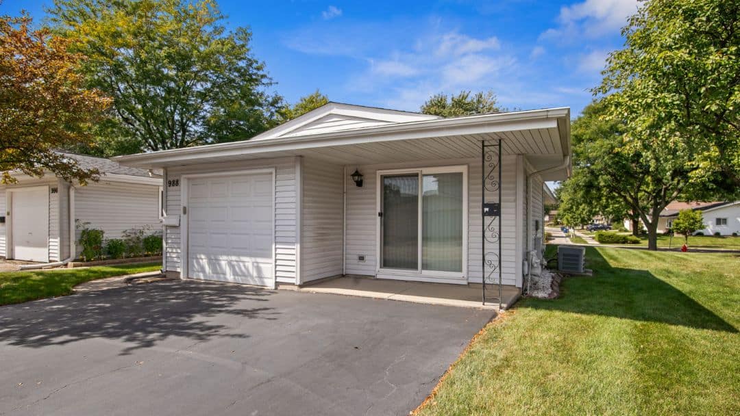 988 Chelsea Ln, Schaumburg, IL 60193
